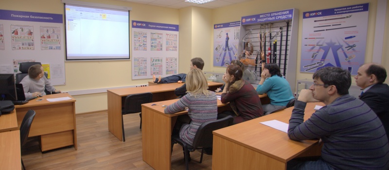 Сотрудники "ЮТЭК" изучают возможности нового программного комплекса "Гранд-смета" Сотрудники "ЮТЭК" изучают возможности нового программного комплекса "Гранд-смета"